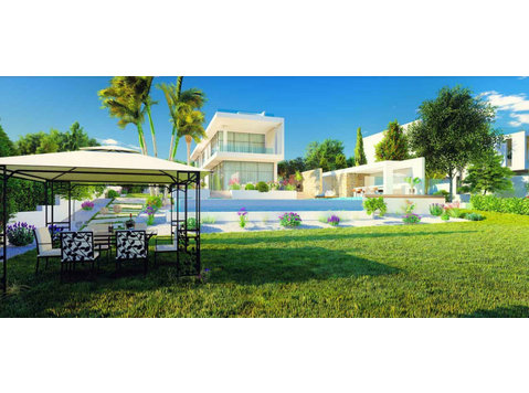 This is a 4 bedroom modern villa a few meters away from the… - 주택
