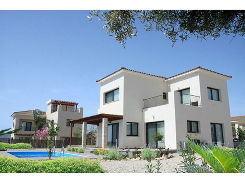This is a 4 bedroom villa for sale in Secret Valley,… - Huizen