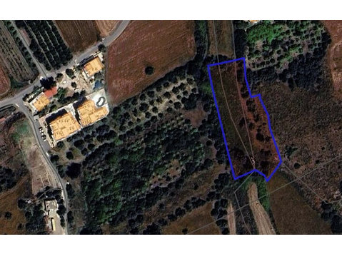 This is a 5,352 sqm residential land located in Polis… - Huizen