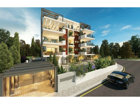 This is a beautiful 2 bdr penthouse and high-end… - Müstakil Evler