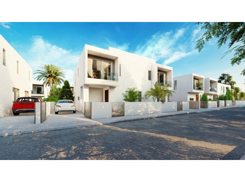 This is a modern 3-bedroom semi-detached house for sale… - خانه ها