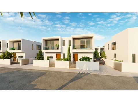 This is a modern 3-bedroom semi-detached house for sale… - בתים