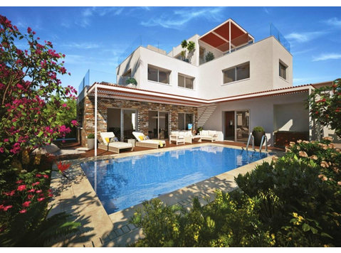 This is a modern design 4 bedroom villa for sale, located… - Dom