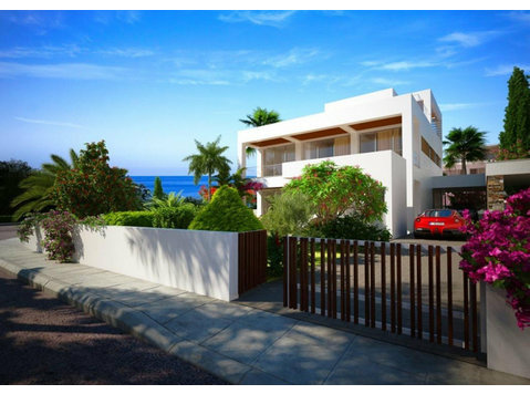This is a modern design 4 bedroom villa for sale, located… - Houses
