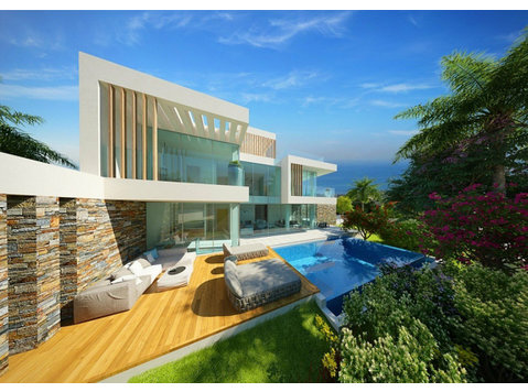 This is a modern state of the art 4 bedroom villa in… - Hus