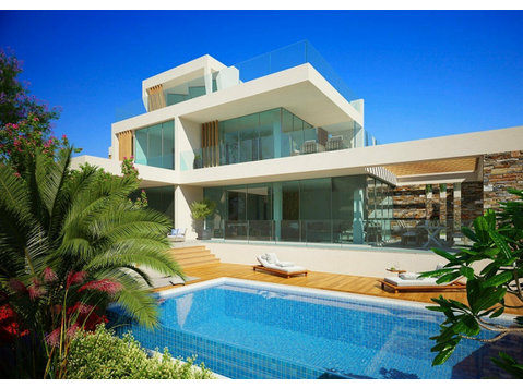 This is a modern state of the art 4 bedroom villa in… - Houses
