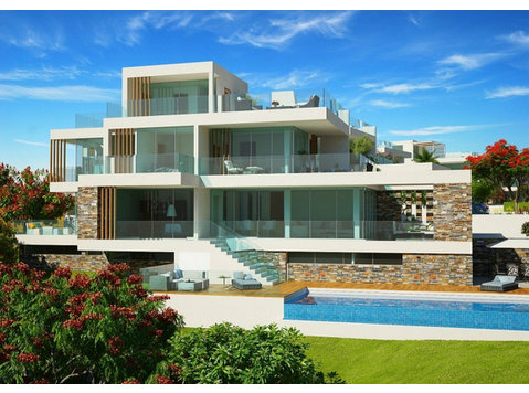This is a modern state of the art 4 bedroom villa, located… - منازل