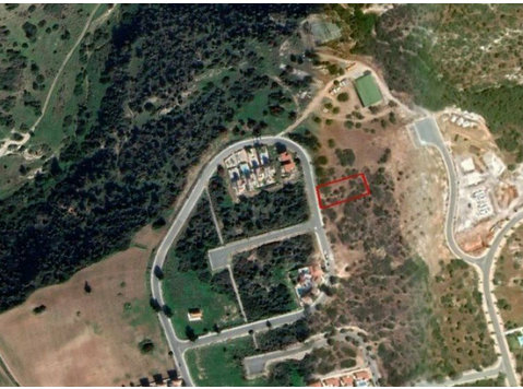This is a plot in Kouklia, Paphos. It has an area of… - Rumah