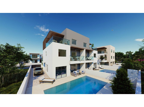 This is a spacious and modern  4 bedroom villa in the heart… - Case