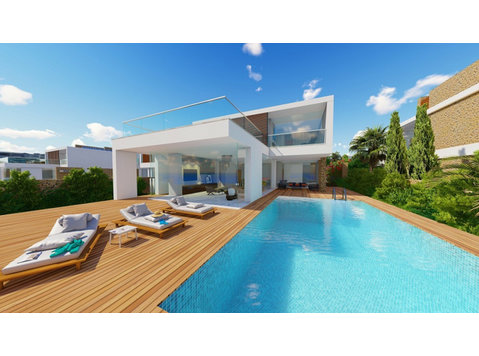 This is a unique 3 bedroom villa next to a 5-star beach… - Houses