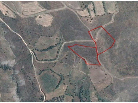 This land comprises of two adjoining fields in Galataria,… - منازل