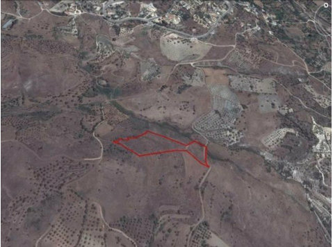 This large land (12,014sq.m) is located in Episkopi,… - Houses