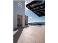 This lovely project of 8 villas is located in St George… - Case