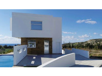 This luxurious 3-bedroom villa is set on a generously sized… - בתים