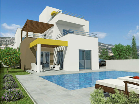 This luxury villa is a 3 bedroom modern villa for sale,… - Huse