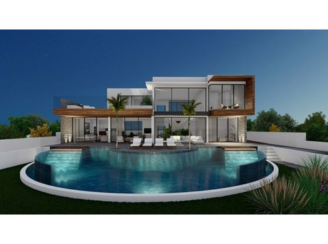 This luxury villa is being built on a large plot, including… - Houses