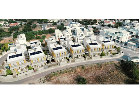This marvelous property is a brand-new villa development… - Dům