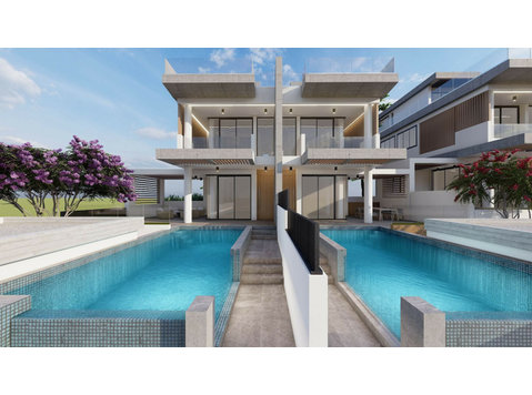 This modern villa offers a spacious and thoughtfully… - Houses