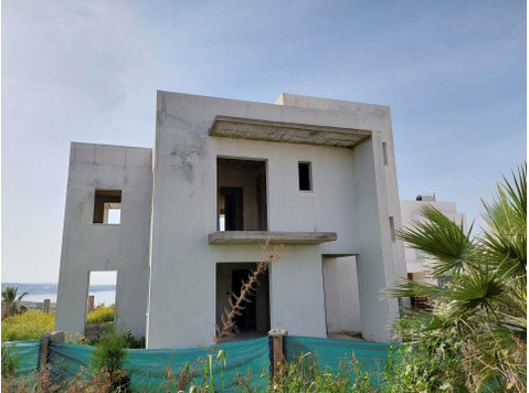 This outstanding villa is located in one of the most ideal… - வீடுகள் 