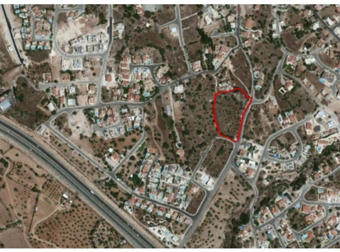 This plot is a 3/20 share of a field in Konia, Paphos.It… - Houses