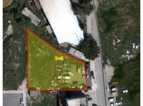 This plot is industrial zone and is located in the center… - Casas