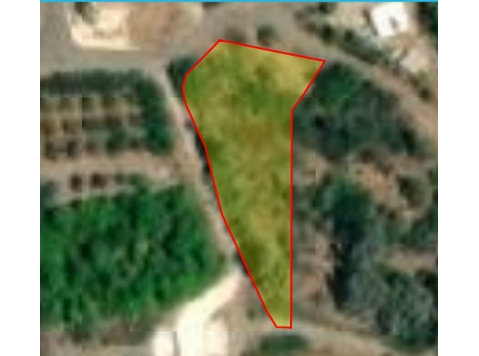 This privileged residential plot of land is located at… -  	家