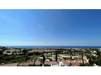 This villa is located just a few minutes drive from Paphos,… - Talot