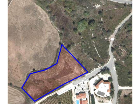 Touristic land for sale in Kathikas village in Paphos… - Case
