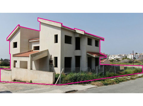 Two incomplete semi-detached two-storey houses, located in… - خانه ها