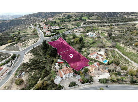 Two residential plots, extending to about 2,789 sq.m. in… - Müstakil Evler
