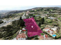 Two residential plots, extending to about 2,789 sq.m. in… - Σπίτια