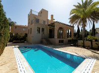 Two storey villa with a swimming pool in an attractive… - Case