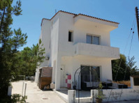 Welcome to this stunning three-bedroom detached villa,… - Majad