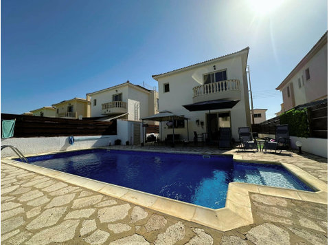 Welcome to your future home in the idyllic coastal village… - Casas
