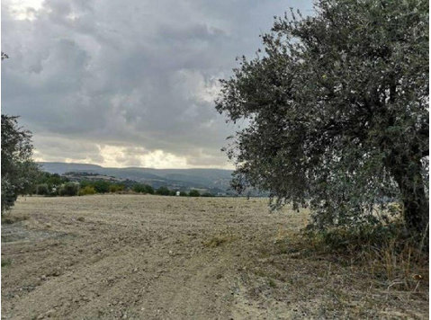  a quiet and beautiful area in Peristerona community,… - Dom