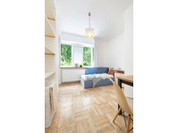 Flatio - all utilities included - Cozy room with balcony in… - Pisos compartidos