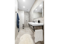 Flatio - all utilities included - Cozy room with balcony in… - Pisos compartidos