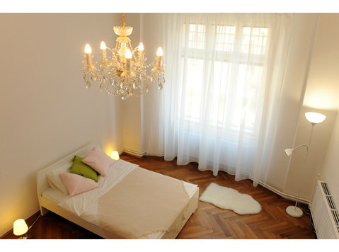 Flatio - all utilities included - Central apartment in art… - Te Huur