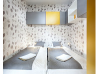 Flatio - all utilities included - Yellow apartment near… - Alquiler