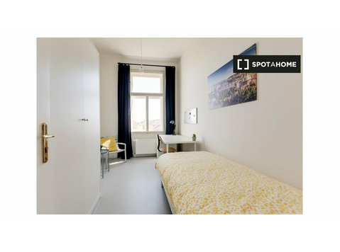 Prag, Malá Strana'da 3 yatak odalı dairede kiralık oda - Kiralık