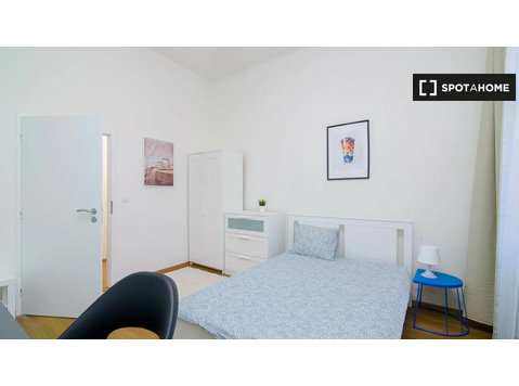 Room for rent in 3-bedroom apartment in Prague - Aluguel