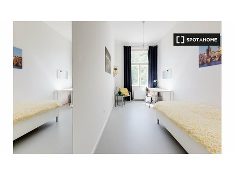 Room for rent in 4-bedroom apartment in Malá Strana, Prague - Под Кирија