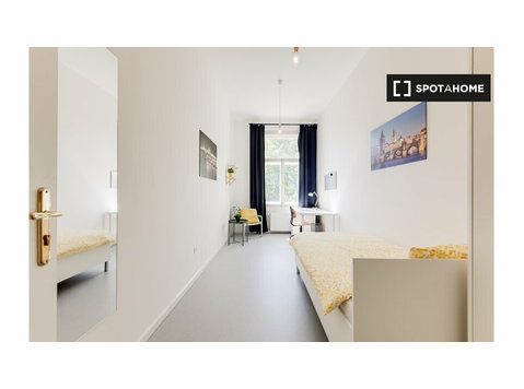 Zimmer zu vermieten in 4-Zimmer-Wohnung in Malá Strana, Prag - Zu Vermieten