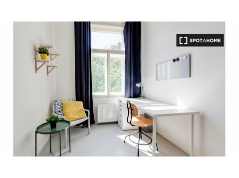 Room for rent in 4-bedroom apartment in Malá Strana, Prague - За издавање