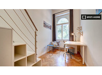 Room for rent in 4-bedroom apartment in Malá Strana, Prague - השכרה