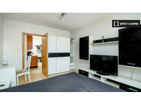Zimmer zu vermieten in 4-Zimmer-Wohnung in Palmovka, Prag - Zu Vermieten