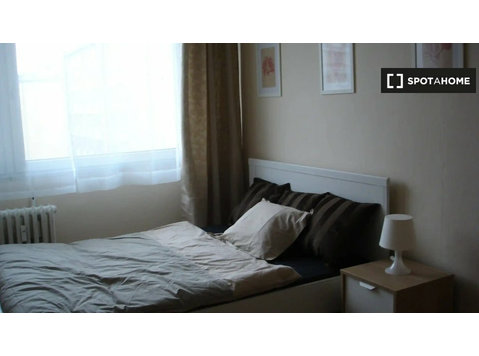 Pokój do wynajęcia w 4-pokojowym mieszkaniu w Palmovka w… - Do wynajęcia
