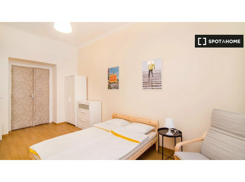 Quarto para alugar em apartamento de 5 quartos em Praga - Aluguel