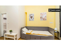 Room for rent in 5-bedroom apartment in Prague - Za iznajmljivanje