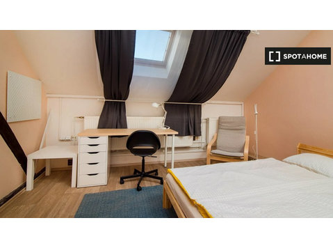 Prag'da paylaşılan dairede kiralık oda - Kiralık